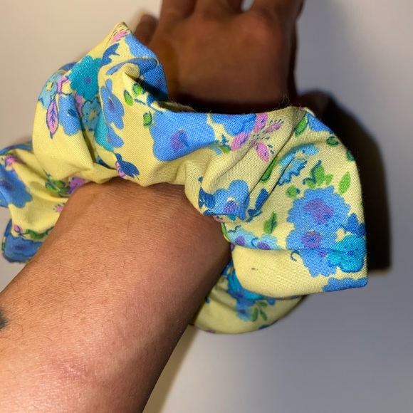 Handmade FLORA cozybeanz Scrunchie - Picture 3 of 4
